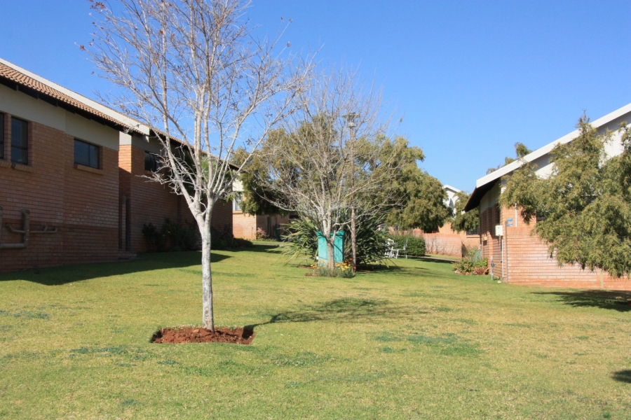 2 Bedroom Property for Sale in Langenhovenpark Free State